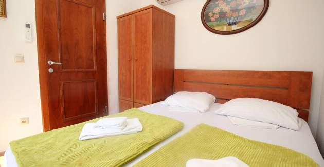 Apartment Mrkus brdo - with Balcony, near the Beach