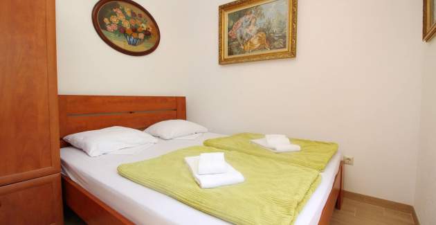 Apartment Mrkus brdo - with Balcony, near the Beach