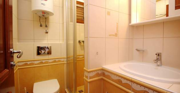 Apartment Mrkus brdo - with Balcony, near the Beach