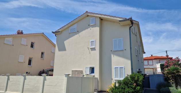 Apartment Pavlakovic - with Balcony and Parking