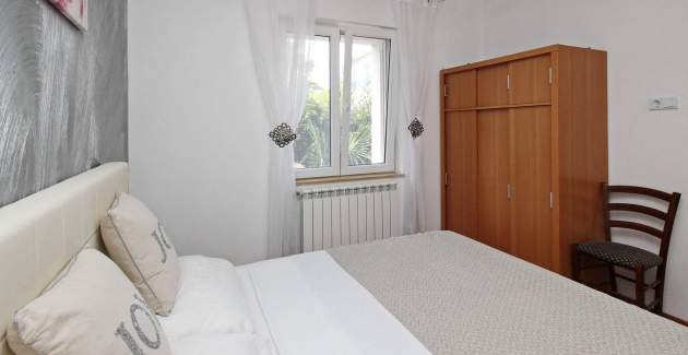 Apartman Lana priz - blizu centra i plaže