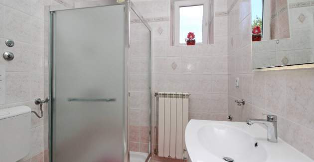 Apartman Lana priz - blizu centra i plaže