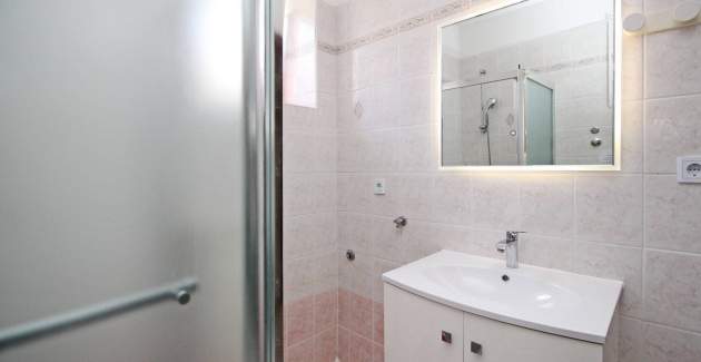 Apartman Lana priz - blizu centra i plaže