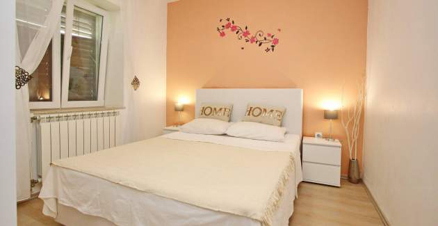 Apartman Lana priz - blizu centra i plaže