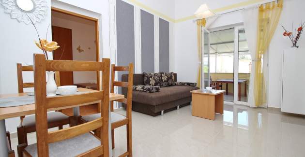 Apartman Zarok Beach Holiday A4 - blizu plaže, s balkonom