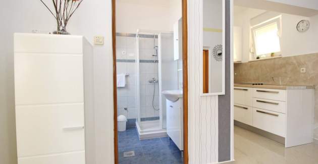 Apartman Zarok Beach Holiday A4 - blizu plaže, s balkonom