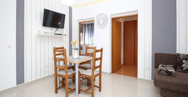Apartman Zarok Beach Holiday A4 - blizu plaže, s balkonom