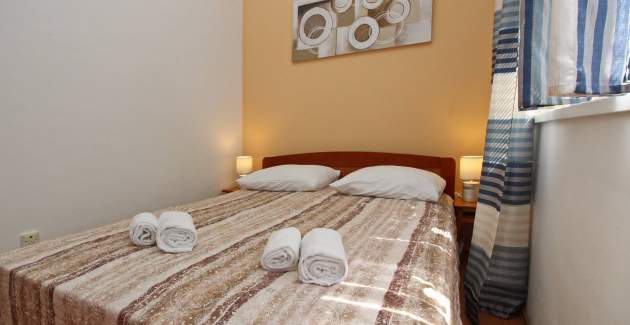 Apartman Zarok Beach Holiday A4 - blizu plaže, s balkonom