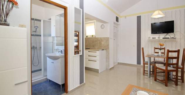 Apartman Zarok Beach Holiday A4 - blizu plaže, s balkonom