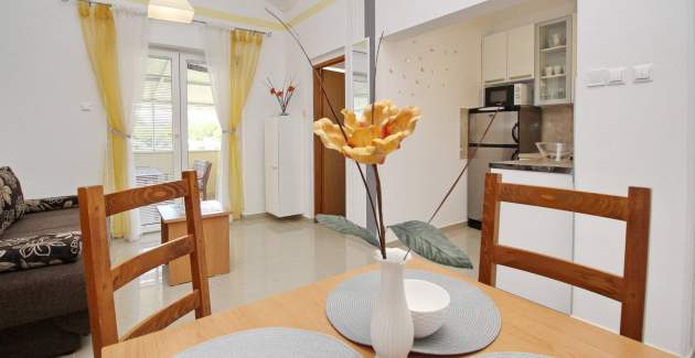 Apartman Zarok Beach Holiday A4 - blizu plaže, s balkonom