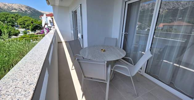 Modernes Apartment Gabrijela für 4 Personen – mit Balkon, 450 m vom Strand entfernt