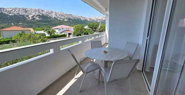 Modernes Apartment Gabrijela für 4 Personen – mit Balkon, 450 m vom Strand entfernt