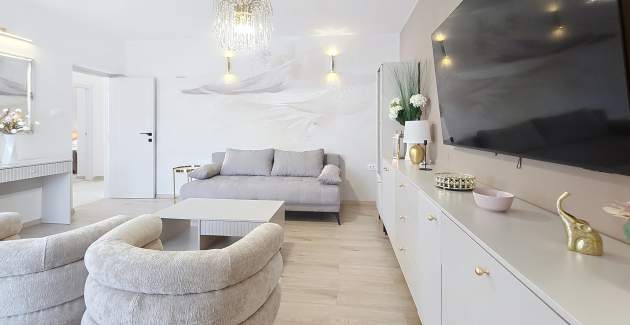 Modernes Apartment Gabrijela für 4 Personen – mit Balkon, 450 m vom Strand entfernt