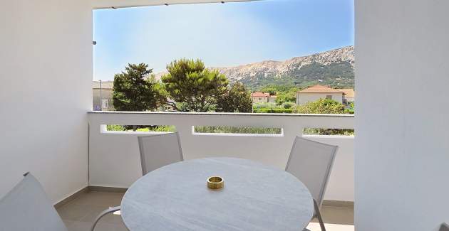 Modernes Apartment Gabrijela für 4 Personen – mit Balkon, 450 m vom Strand entfernt