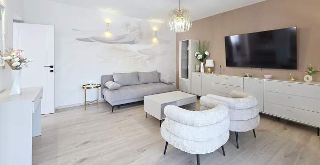 Modernes Apartment Gabrijela für 4 Personen – mit Balkon, 450 m vom Strand entfernt