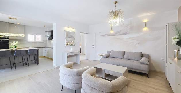 Modernes Apartment Gabrijela für 4 Personen – mit Balkon, 450 m vom Strand entfernt