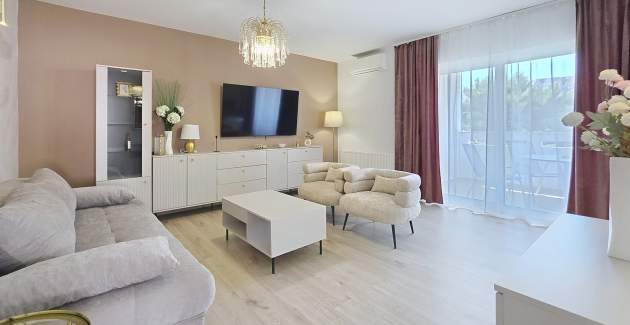 Modernes Apartment Gabrijela für 4 Personen – mit Balkon, 450 m vom Strand entfernt