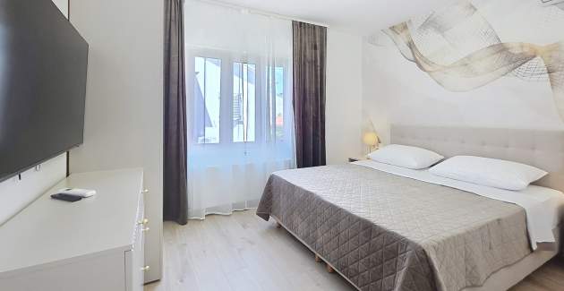 Modernes Apartment Gabrijela für 4 Personen – mit Balkon, 450 m vom Strand entfernt