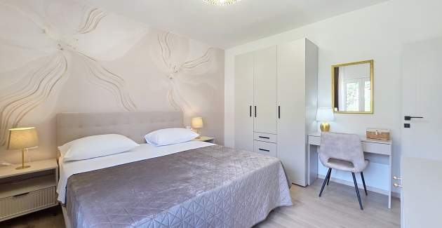 Modernes Apartment Gabrijela für 4 Personen – mit Balkon, 450 m vom Strand entfernt