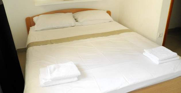 Apartment Starcevic-Filipovic with a Backyard and BBQ, 150 m from the Beach