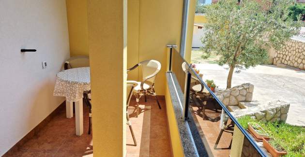 Charming Apartment Sunshine BS - with Balcony, 300 m from the Beach