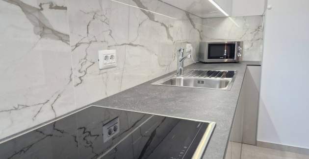 Charming Apartment Sunshine BS - with Balcony, 300 m from the Beach