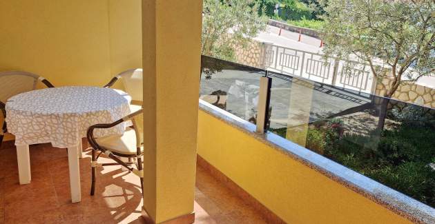 Charming Apartment Sunshine BS - with Balcony, 300 m from the Beach