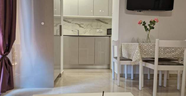 Charming Apartment Sunshine BS - with Balcony, 300 m from the Beach