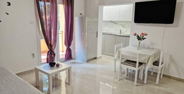 Charming Apartment Sunshine BS - with Balcony, 300 m from the Beach