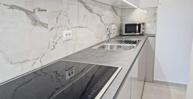 Charming Apartment Sunshine BS - with Balcony, 300 m from the Beach