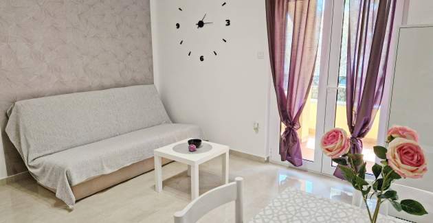 Charming Apartment Sunshine BS - with Balcony, 300 m from the Beach