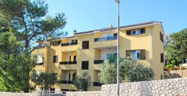 Charming Apartment Sunshine BS - with Balcony, 300 m from the Beach