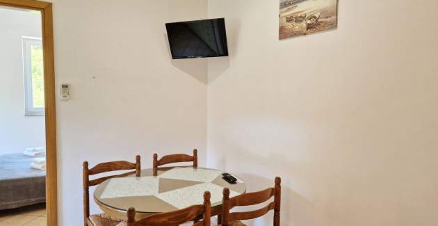 Apartment Vavrickova - with Balcony, 400m from the Beach