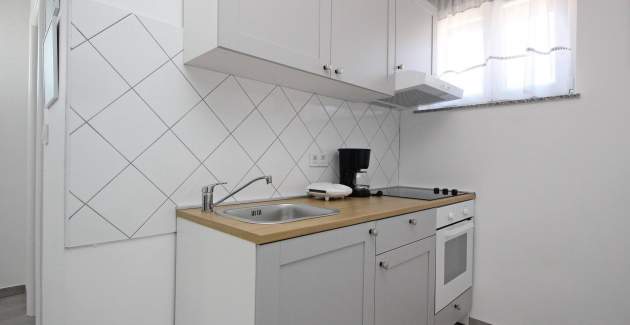 Apartman Lavanda br. 3 – Suteren razina, uz more