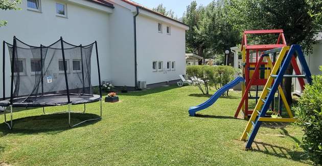 Complesso di appartamenti Villas Corinthia 1 - Posizione eccellente, a 100 metri dalla spiaggia, imm