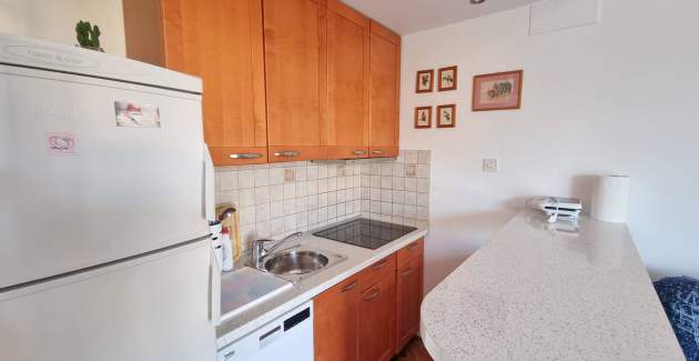 Apartment Vlahinja - with Balcony, 100m from the Beach