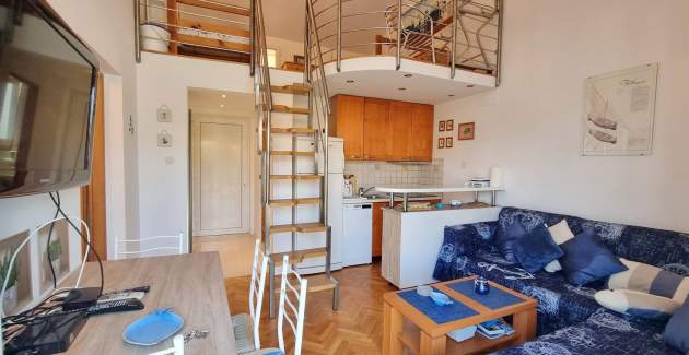 Apartment Vlahinja - with Balcony, 100m from the Beach