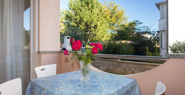 Apartment Mrakovcic Nr. 1 - mit Terrasse, 350 m vom Strand entfernt