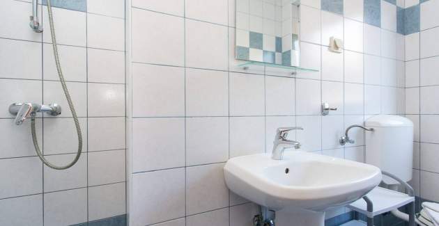 Apartment Mrakovcic Nr. 1 - mit Terrasse, 350 m vom Strand entfernt