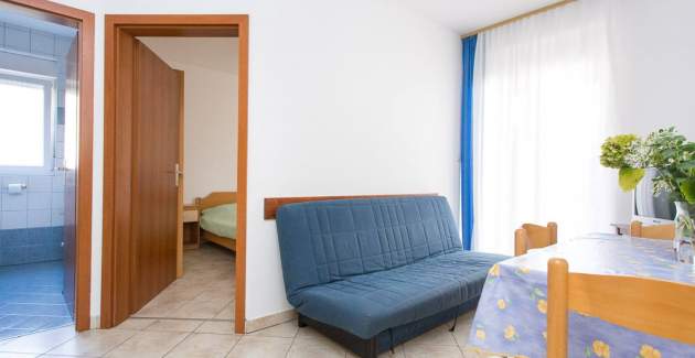 Apartment Mrakovcic Nr. 1 - mit Terrasse, 350 m vom Strand entfernt