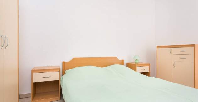 Apartment Mrakovcic Nr. 1 - mit Terrasse, 350 m vom Strand entfernt