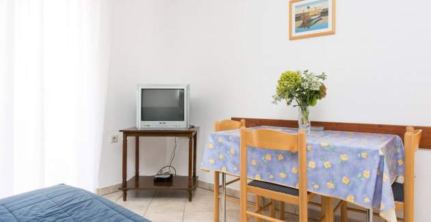 Apartment Mrakovcic Nr. 1 - mit Terrasse, 350 m vom Strand entfernt