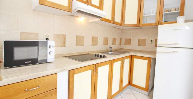 Apartment Limun 1 – mit Terrasse, 350 m vom Strand entfernt