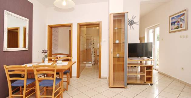 Apartment Limun 1 – mit Terrasse, 350 m vom Strand entfernt