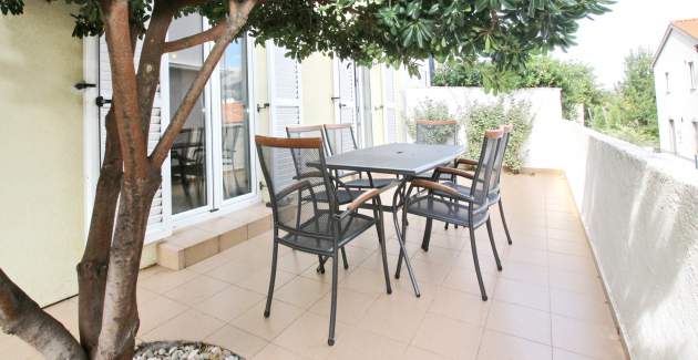 Apartment Limun 1 – mit Terrasse, 350 m vom Strand entfernt