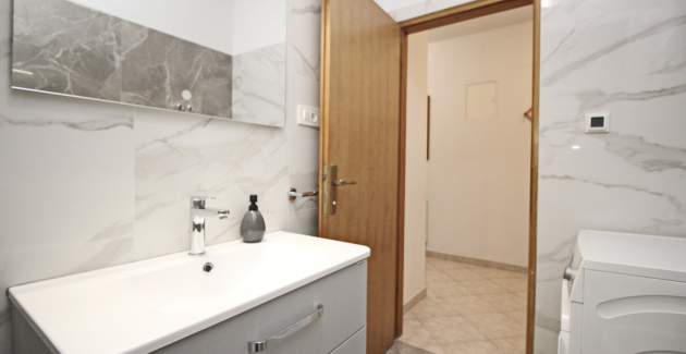 Apartment Lucijana No.1 - with Balcony, 150 m from the Beach