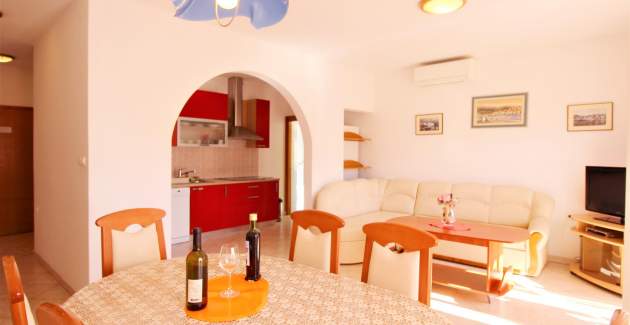 Apartment Lucijana No.1 - with Balcony, 150 m from the Beach