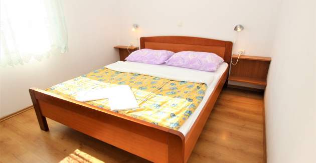 Apartment Lucijana Nr. 4 – mit Balkon, 150 m vom Strand entfernt