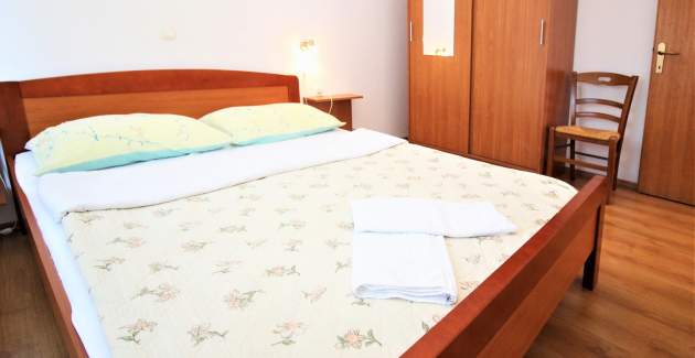 Apartment Lucijana Nr. 4 – mit Balkon, 150 m vom Strand entfernt