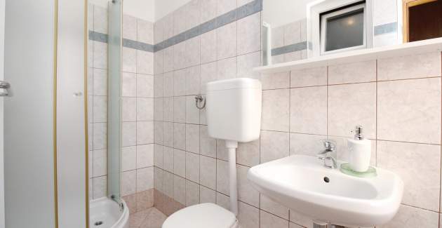 Apartment Lucijana Nr. 4 – mit Balkon, 150 m vom Strand entfernt